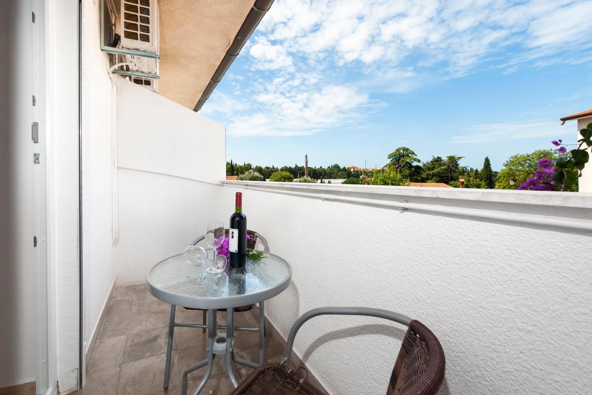 Luna Tsuki Seven Aparthotel Rovinj Kültér fotó